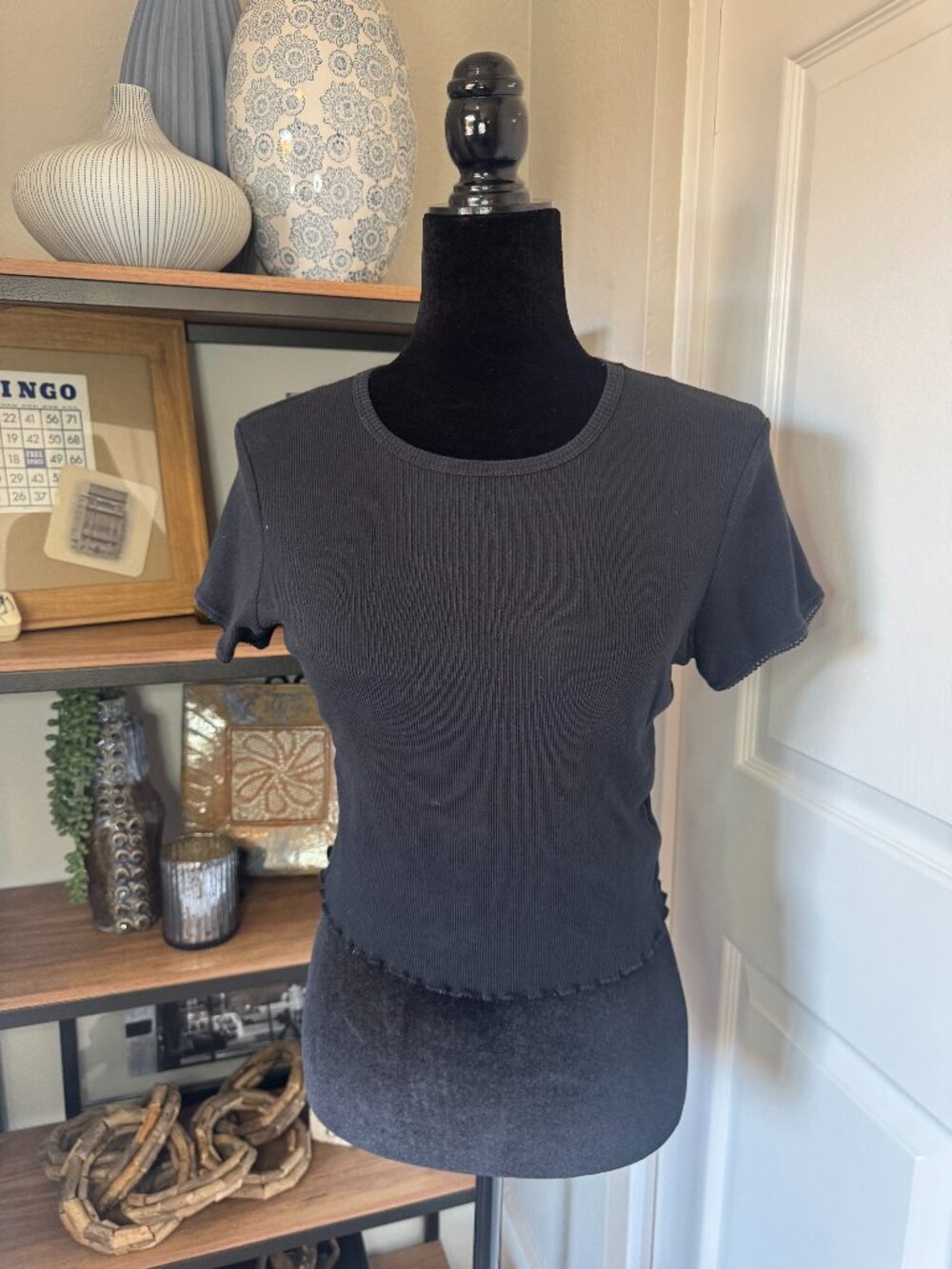 Active USA Black Ribbed Crop Tee w/Sleeve & Hem Detail - Size M